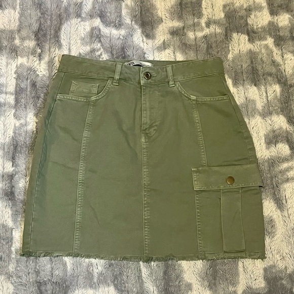 ZARA Mini Cargo Skirt Size Small - Picture 2 of 7